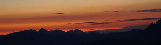  kurz vor dem Sonnenaufgang: Aussicht vom Kitzbuehler Horn  (©Foto: MartiN Schmitz)
